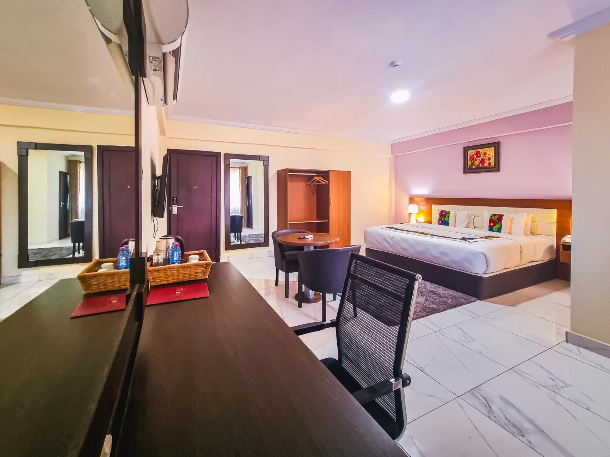 Rhogem Hotel Sekondi-Takoradi ภายนอก รูปภาพ