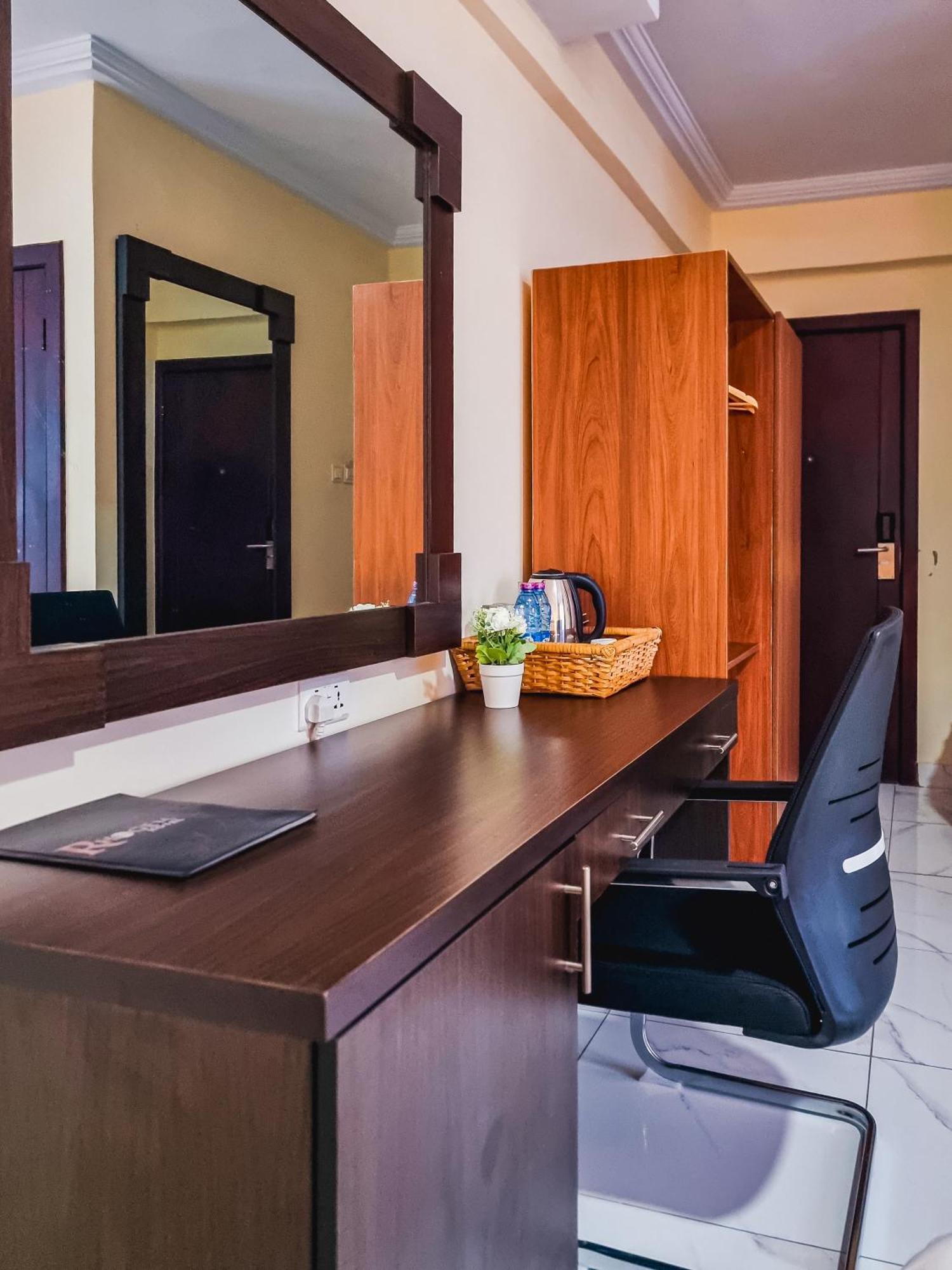Rhogem Hotel Sekondi-Takoradi ภายนอก รูปภาพ